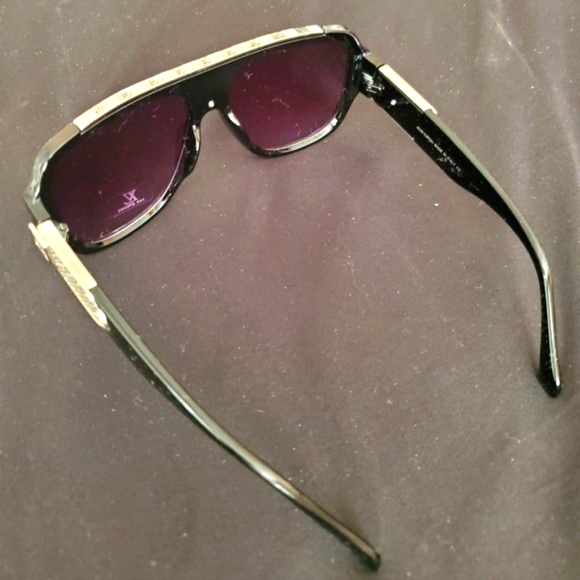 LV woman glasses